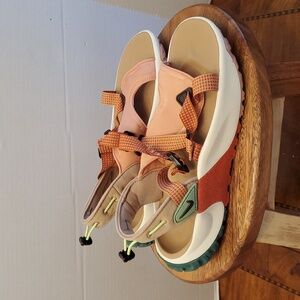 Nike Women's Oneonta Trail Hiking Sandals Light Madder Root Colorway, Size 9
